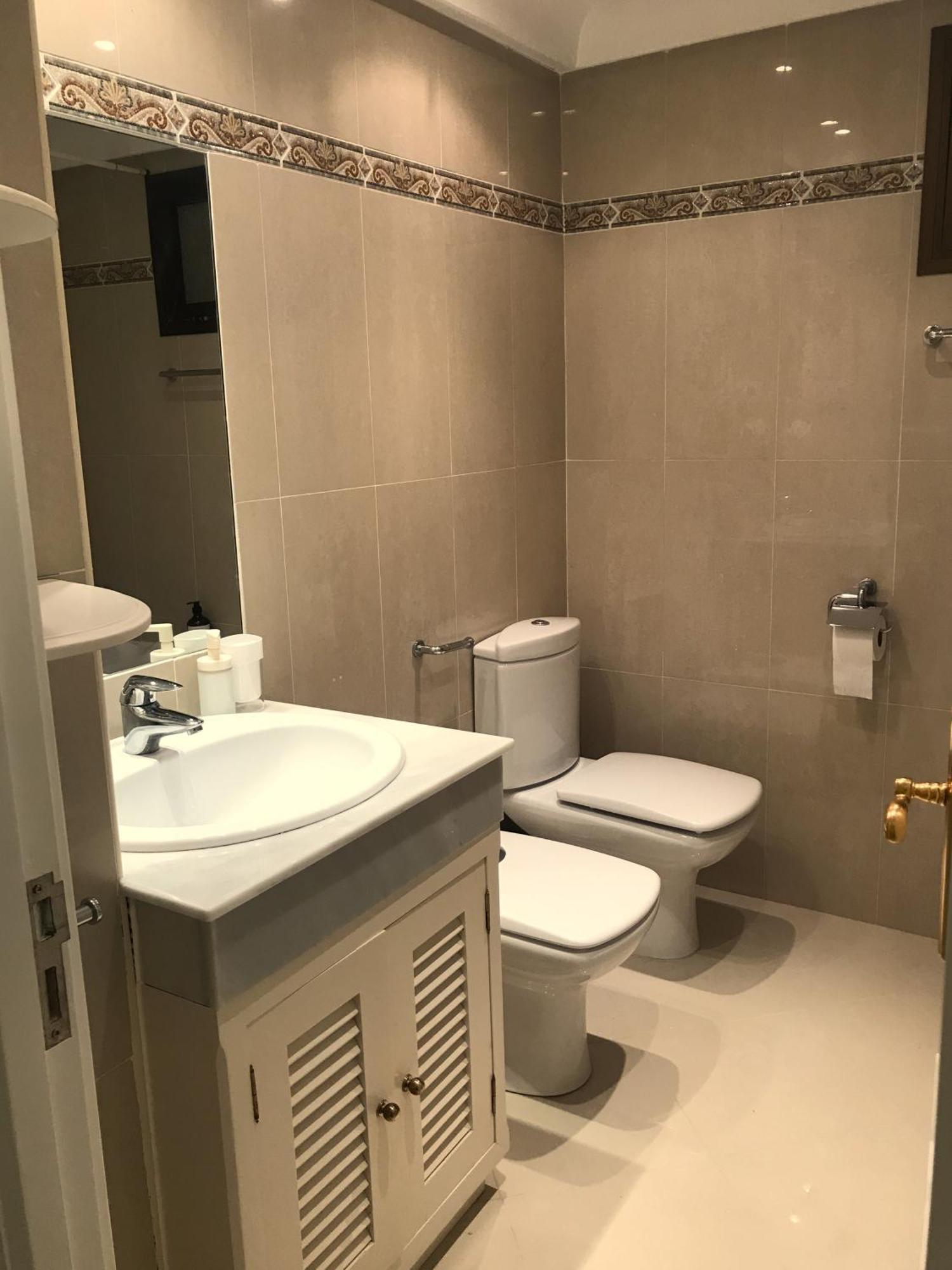 Habitacion Deluxe Con Bano Privado En Atalaya Apartagolf, エステポナ エクステリア 写真