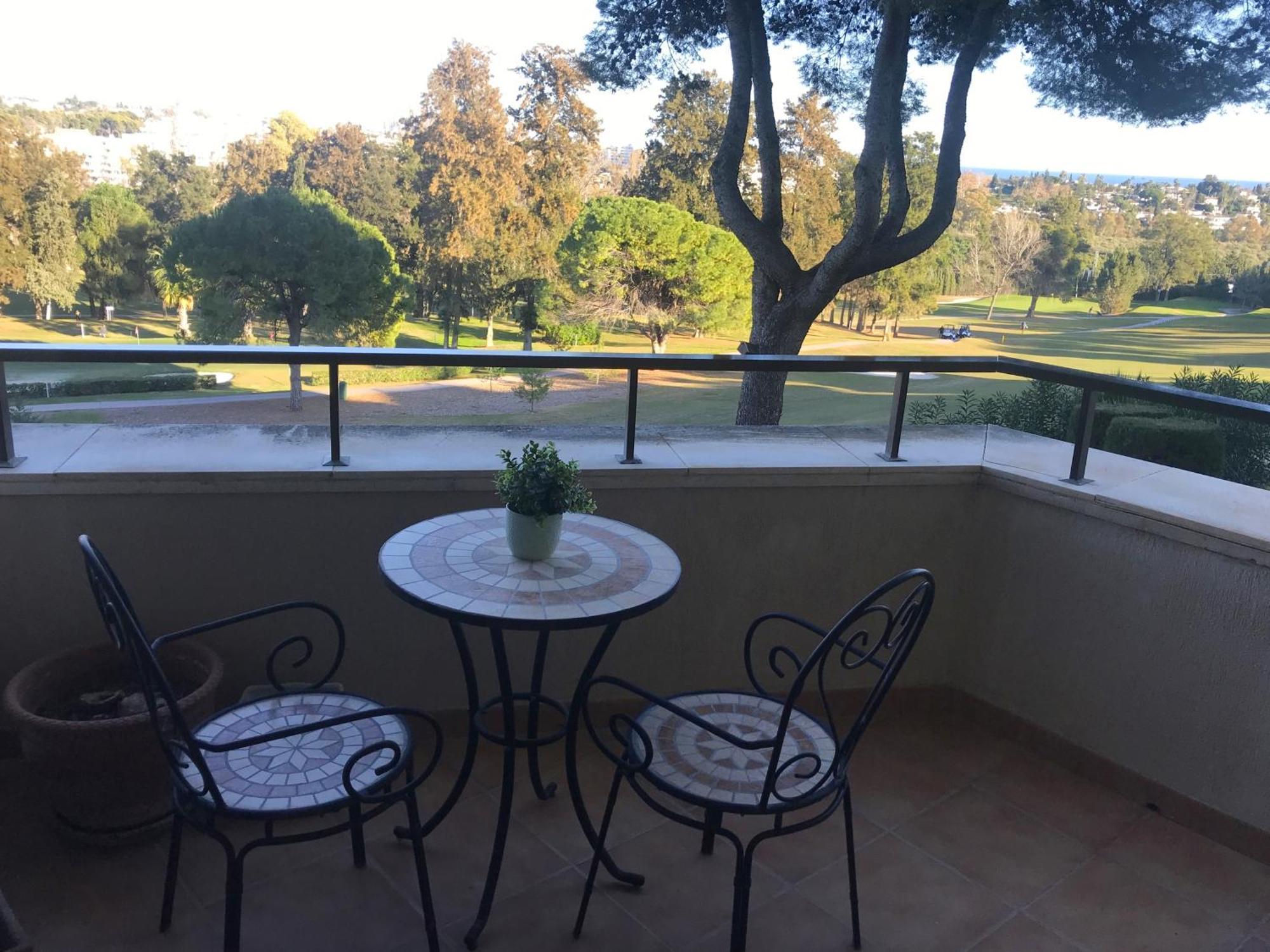 Habitacion Deluxe Con Bano Privado En Atalaya Apartagolf, エステポナ エクステリア 写真