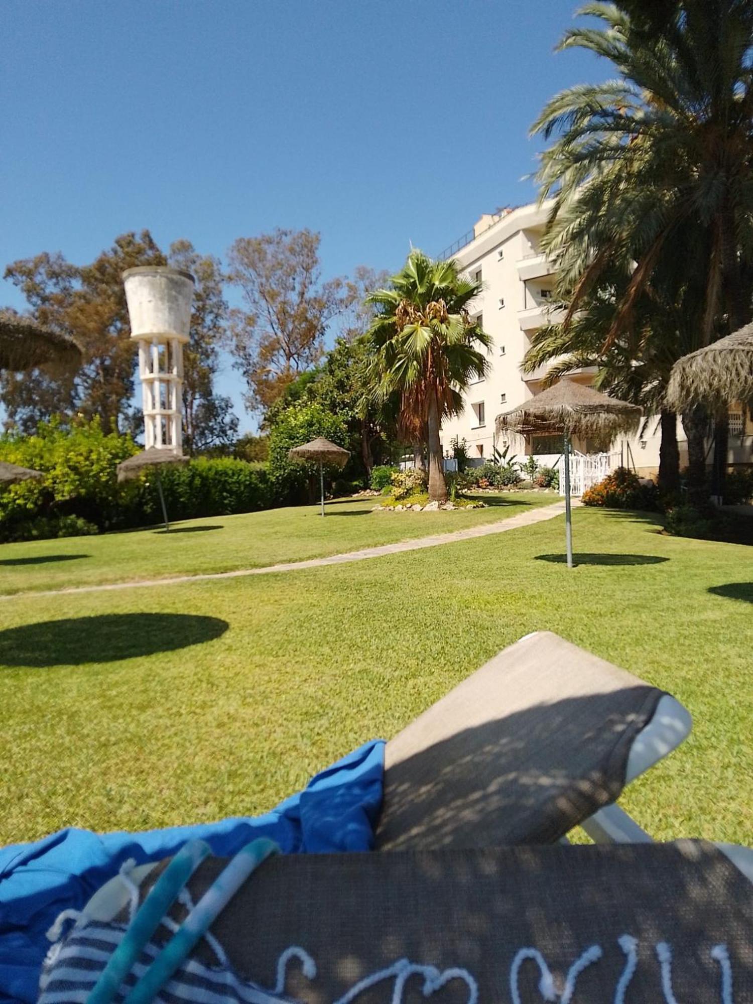 Habitacion Deluxe Con Bano Privado En Atalaya Apartagolf, エステポナ エクステリア 写真