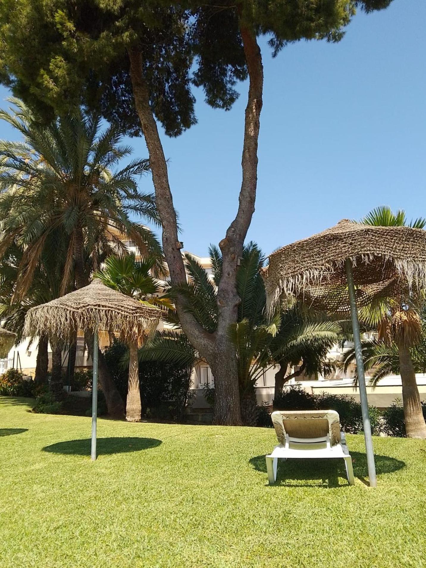 Habitacion Deluxe Con Bano Privado En Atalaya Apartagolf, エステポナ エクステリア 写真
