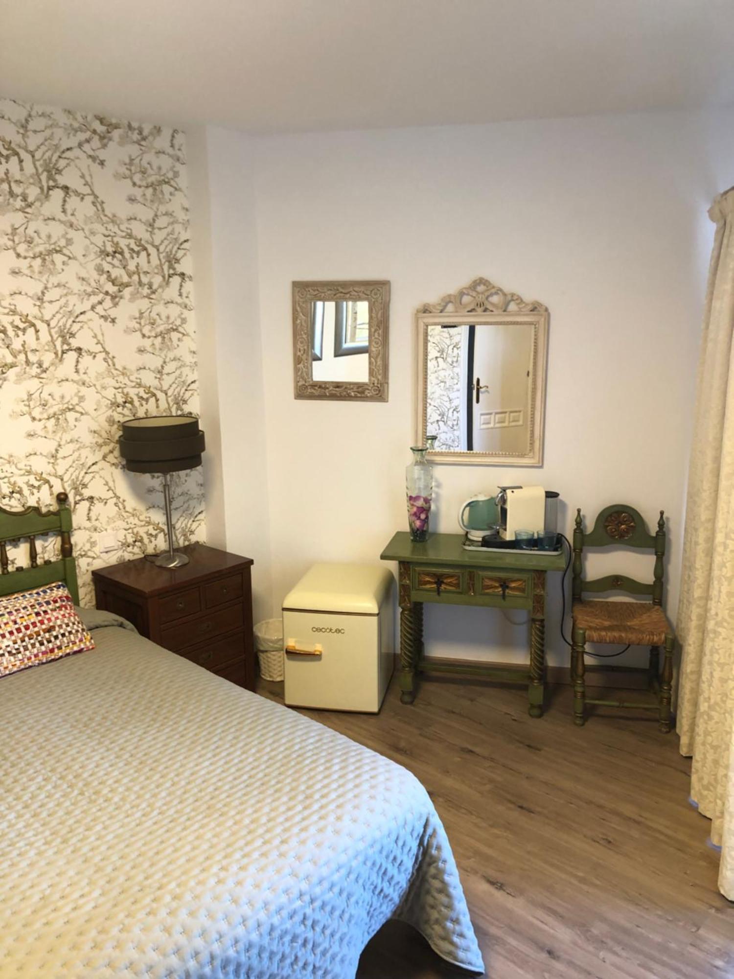 Habitacion Deluxe Con Bano Privado En Atalaya Apartagolf, エステポナ エクステリア 写真
