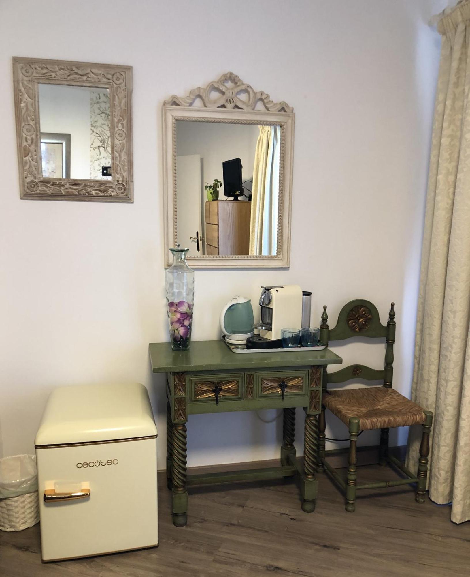 Habitacion Deluxe Con Bano Privado En Atalaya Apartagolf, エステポナ エクステリア 写真